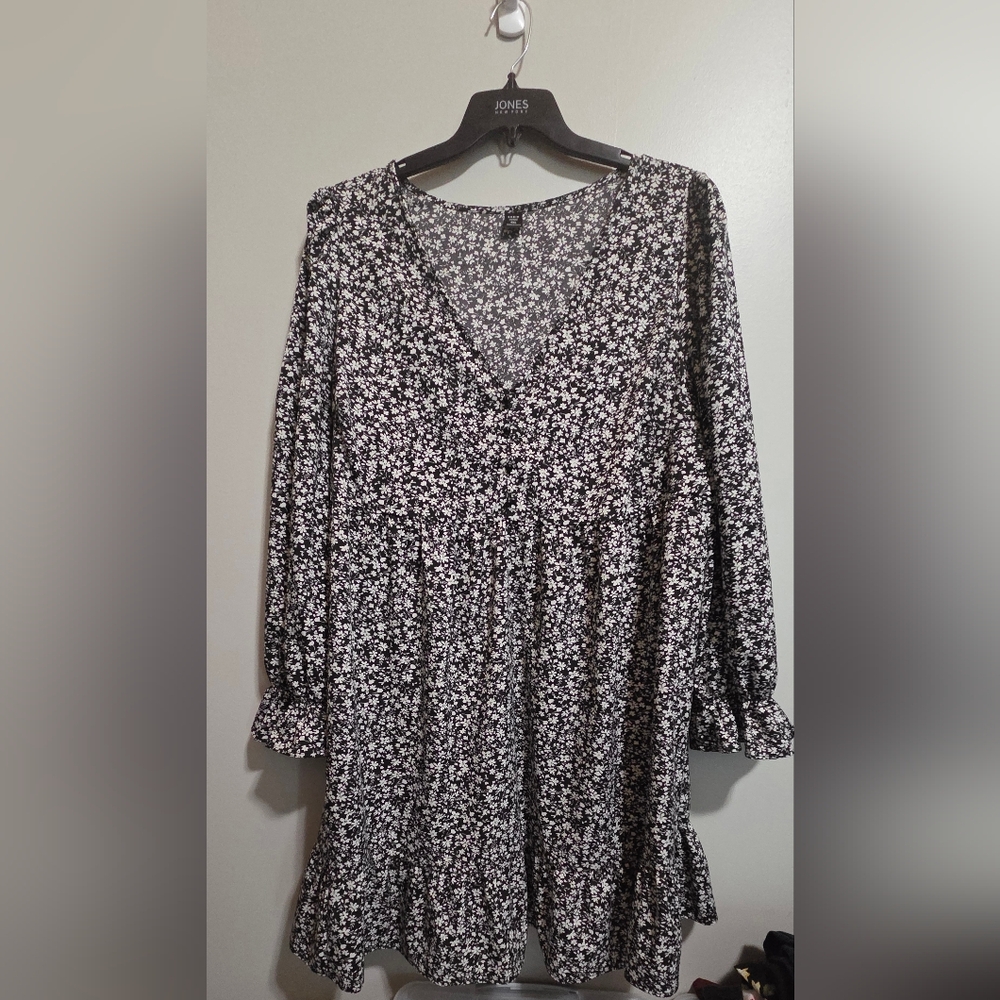 Emery Rose Black and White Floral Long Sleeve Dress
